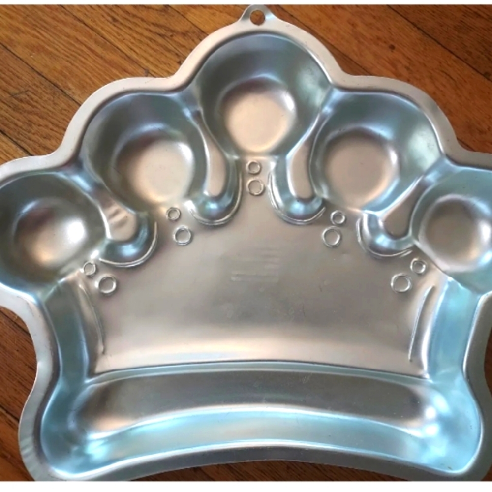 Wilton Crown Cake Pan Baking Princess Prince Queen Celebration Birthday …